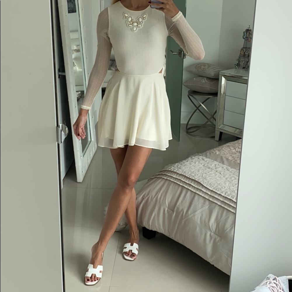GUESS Dress 🦢 - Picture 4 of 9